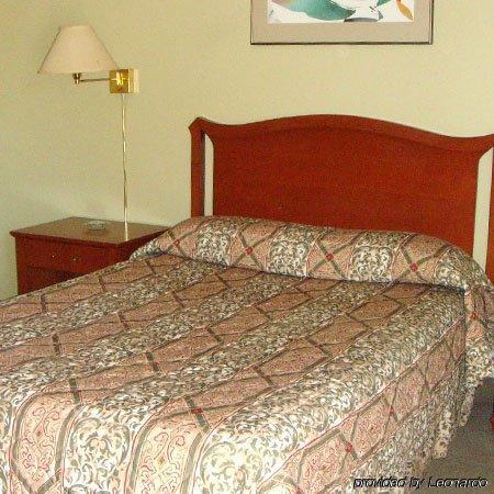 Faulds Motel Sarnia Room photo