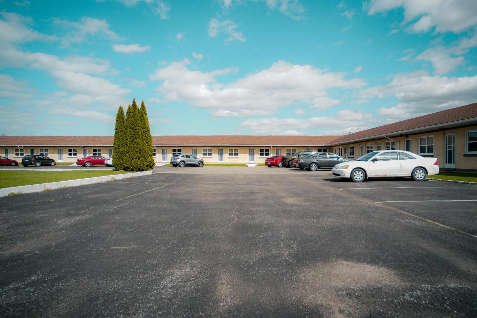 Faulds Motel Sarnia Exterior photo