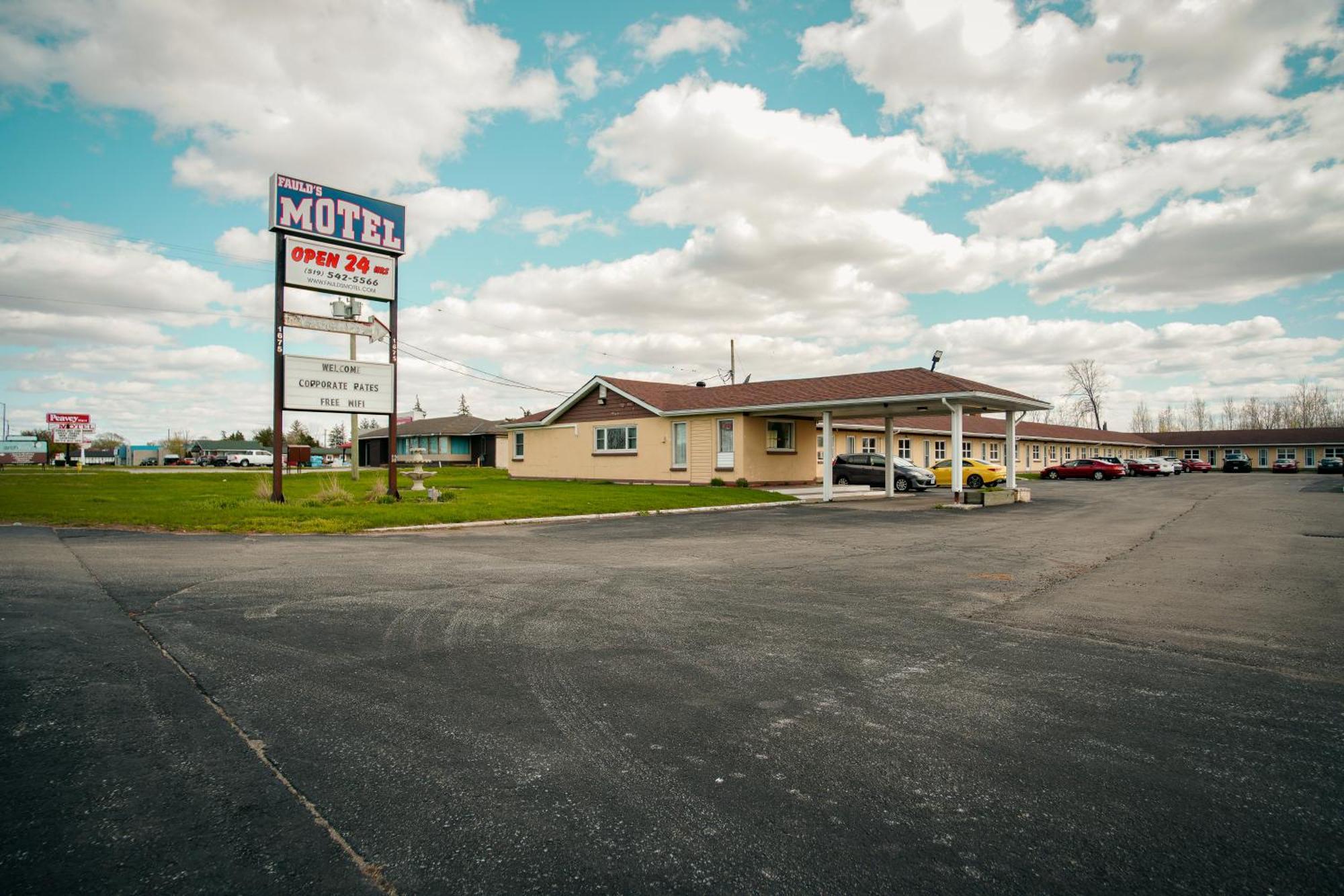 Faulds Motel Sarnia Exterior photo